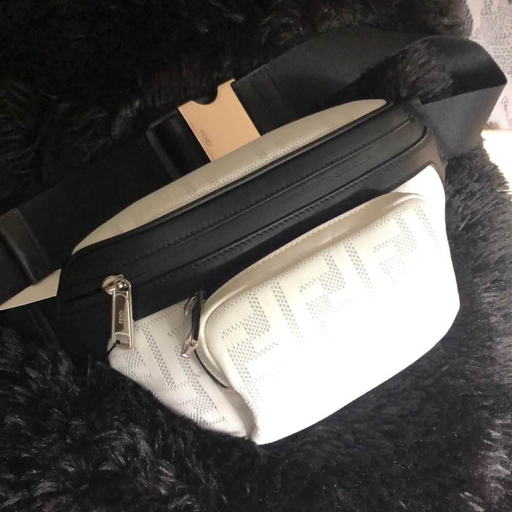✨Fendi white bum bag✨